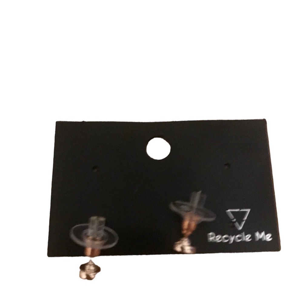 Guess  gold earrings nwot​​​​​​​​​​